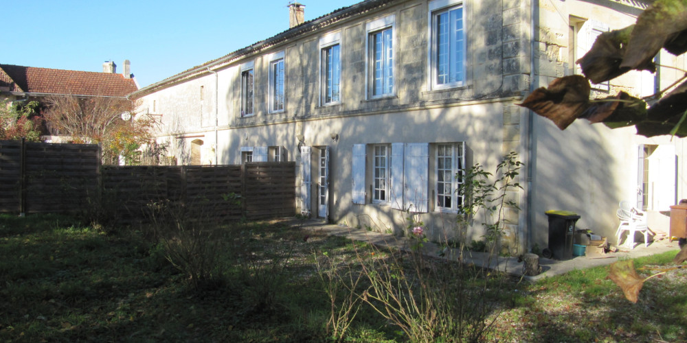 immeuble à PRIGNAC ET MARCAMPS (33710)